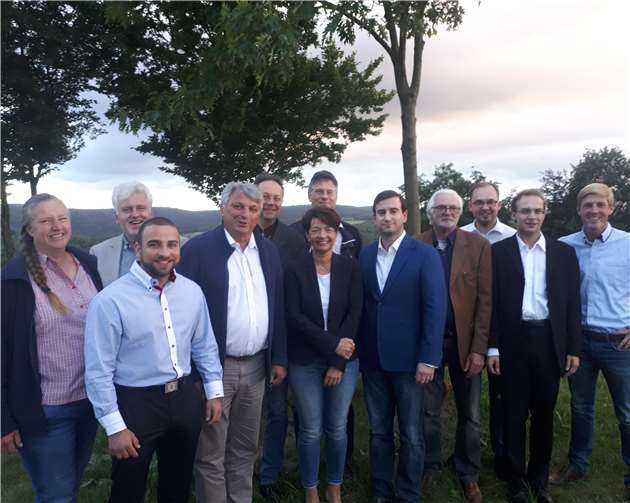 Der neue SPD-Kreisvorstand um seinen Vorsitzenden Marcel Hürter (5. v. r.). privat