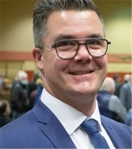 Der neue Schirmherr, Bürgermeister P. Jung, würdigt die Arbeit des Freundeskreises.