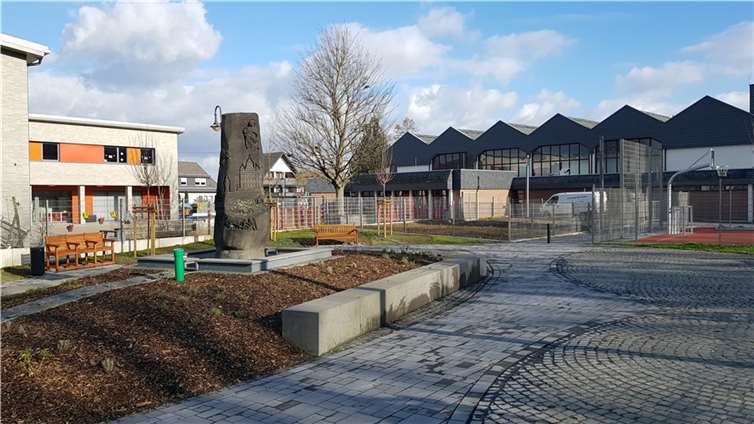 Der neue Schlossplatz befindet sich zwischen der Burgstraße und der Kurfürstenhalle.