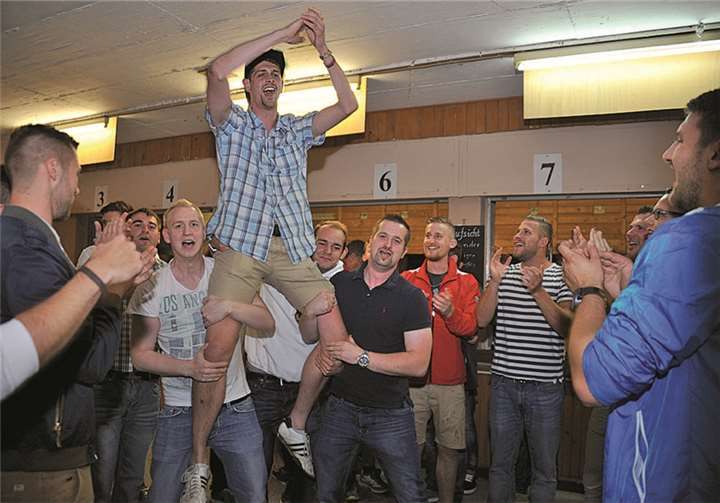 Der neue Schützenkönig Martin Schmitt bei den Junggesellen. RÜ