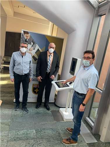 Der neue Self-Service-Terminal des Einwohnermeldeamtes und Passamt. Foto: VG Vallendar