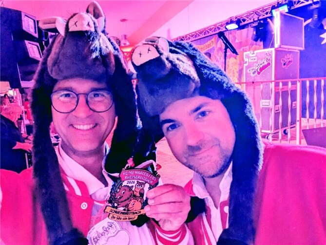 Der neue Sessionsorden zeigt eine Eule und zwei Wildschweine.