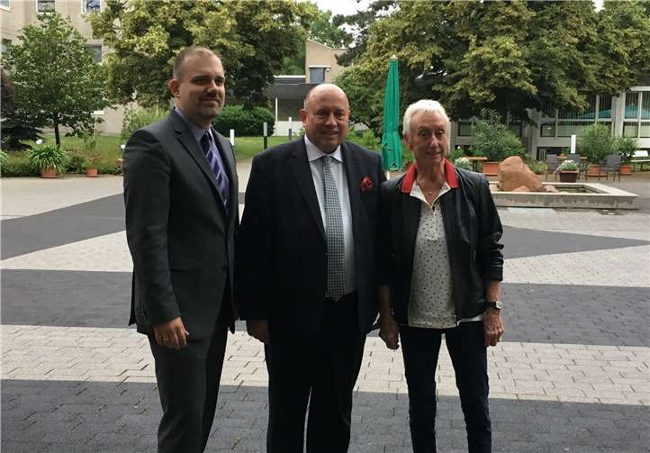 Der neue Spitzenkandidat: Leo Biewer (Bildmitte) mit Stadträtin Monika Artz und dem stv. Vorsitzenden Marius Jakob. privat