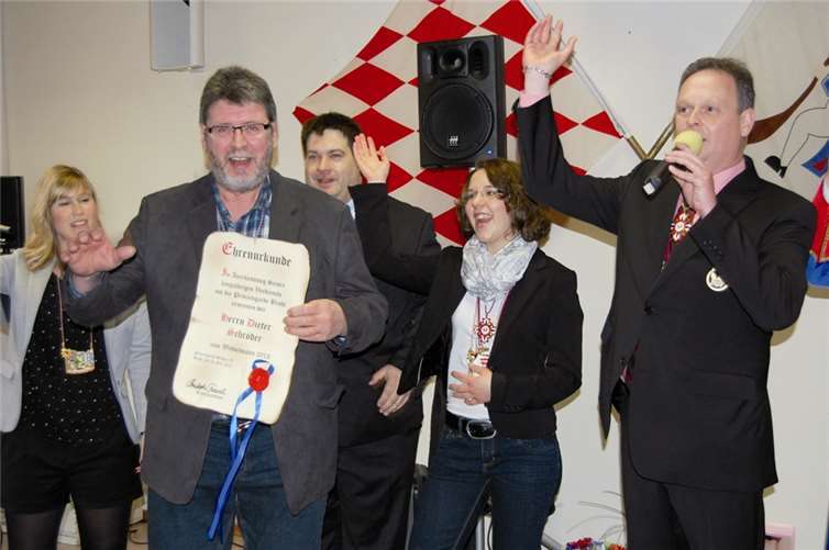 Der neue Träger des „Wibbelmänner-Ordens“ im Kreis des Garde- Vorstands: Sarah Hartmann, Jörg Seul, Christina Heidrich, Christoph Frevel.  FA