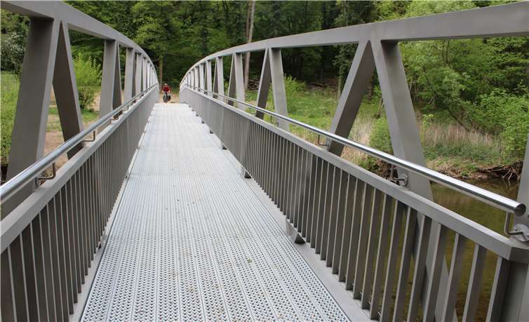 Der neue Übergang wird auch von Radfahrern genutzt.Fotos: WITE