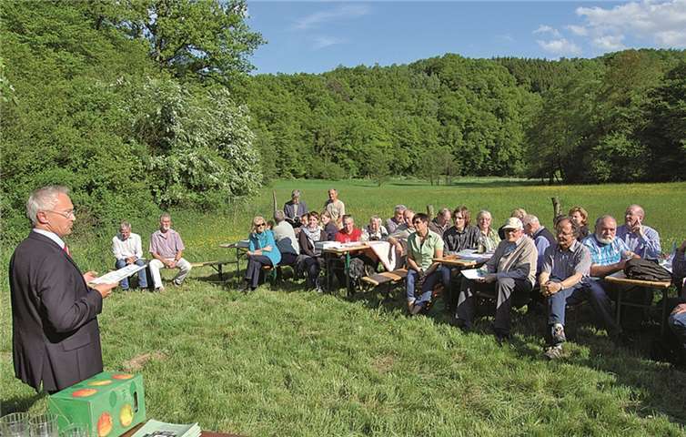 Der neue Umweltbericht gibt Anregungen, sich für die Natur vor Ort zu engagieren und sich aktiv einzubringen.