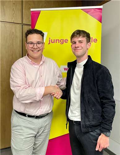 Marc Frings ist neuer Kreisvorsitzender der Jungen Liberalen Der neue Vorsitzende Marc Frings gemeinsam mit dem alten Vorsitzenden Carlo Knapp.