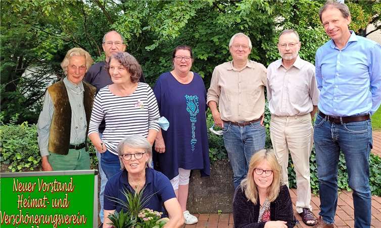 Der neue Vorsitzende des HVV Buschhoven Dr. Schneider (3. von links stehend). Foto: privat