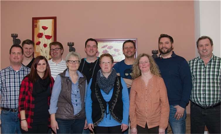 Der neue Vorstand: Christian Oster (v.l.), Oliver Koch, Kathrin Oster, Herman Josef Helf, Ulrike Hoffend, Peter Kirch, Martina Kreienbrock, Volker Ahlfeld, Ursula Pohl, Mirko Menzenbach und Vorsitzender Reinhold Pohl. privat