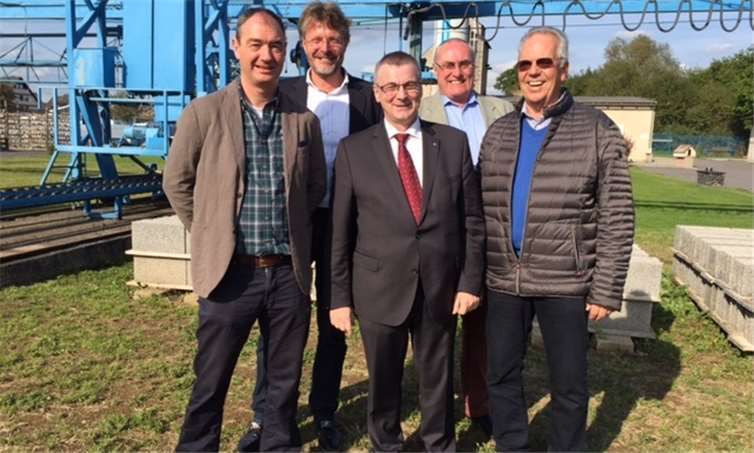 Der neue Vorstand: Dr. Alexander Saftig (M.), Dr. Heinz Geenen (r.), Ralf Stockschläder (l.), Joachim Altenhofen (h.r.), Dieter Heller, Geschäftsführer (h.l.). Privat