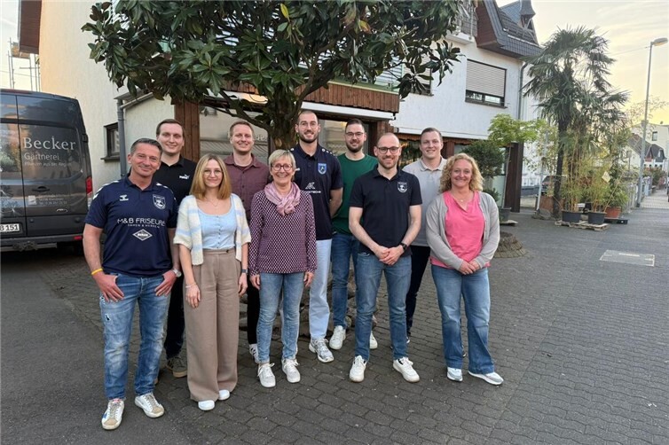 Der neue Vorstand: Hintere Reihe v.l.: Philipp Stuntz, Dominik Stuntz, Marvin Klaes, Simon Bönder, Hendrik Frorath. Vordere Reihe v.l.: Alexander Klimetzki, Anna Muthers, Helga Stuntz, Fabian Unkel, Judith Grathoff.