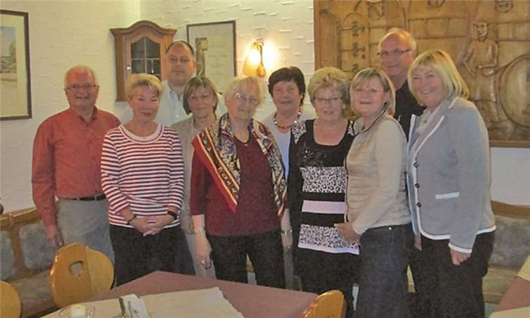 Der neue Vorstand: Horst Wagner, Sonja Wagner, Thomas Leikauf, Gertrud Block, Gisela Bättermann, Karin Wieck, Helga Keil, Ute Hoffmann, Werner Block, Christiane Heinrich-Lotz. Privat