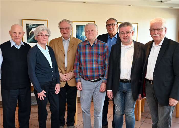 Der neue Vorstand: Norbert Hesch (v.li.), Gisela Fuchs, Klaus Gansen, Bruno Langen, Wilfried Humpert, Stefan Fassbender und Lorenz Denn.Foto: -AB-