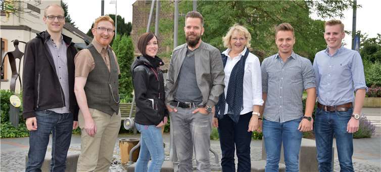 Der neue Vorstand: Patrick Georgi, Heinz Peter Hammer, Melanie Hammer, Sebastian Schmickler, Andrea Georgi, Jeremy Shepherd und Tobias Gadsch (v.l.). Es fehlen, Lukas Preussner, Andreas Föhr und Christina Möcking. privat