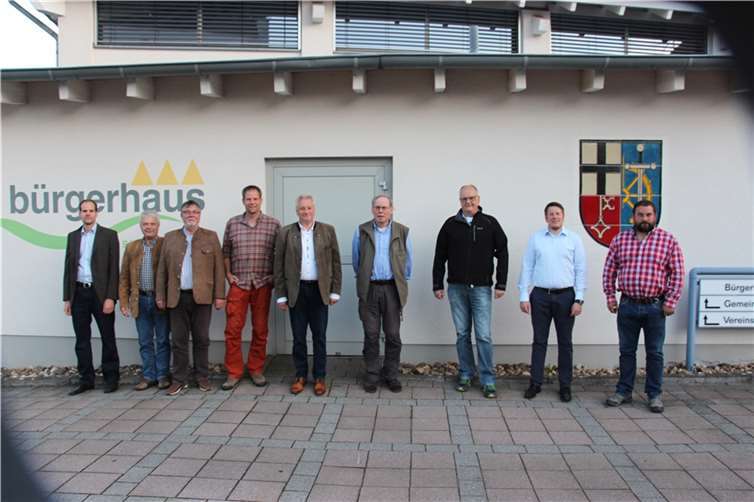 Der neue Vorstand. Von links: Josef Lorscheid, Konrad Roy-Pogodzik, Adalbert Fuchs, Andreas Eckloff, Uwe Werner, Michael Graf Hoensbroech, Jürgen Dietz, Martin Werner und Thomas Hessler. Auf dem Bild fehlt Frank Etscheid.Fotos: Kreiswaldbauverein