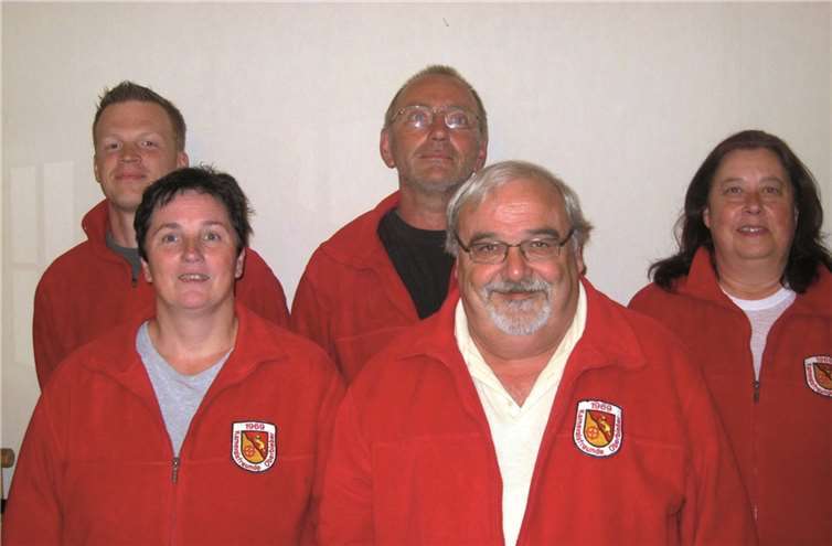 Der neue Vorstand: Vorn v.l. Martina Bartel und Reiner Rosbach, hinten v.l. Marcus Bertram, Frank Sterz und Christine Rosbach; es fehlt Tanja Gobina. Privat