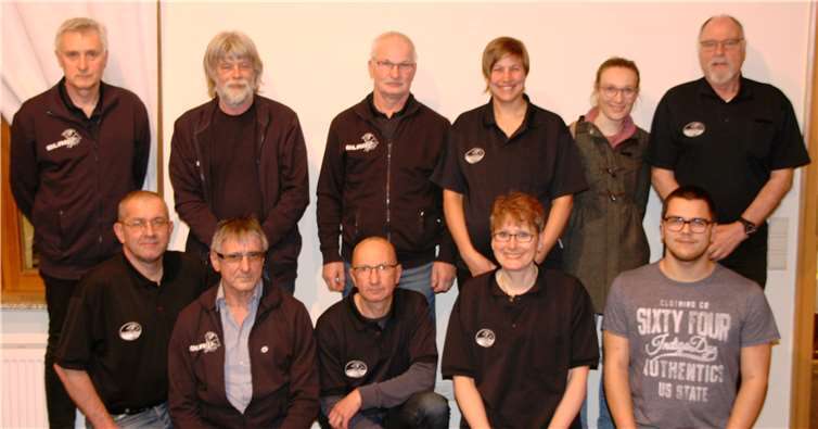 Der neue Vorstand: Waldemar Himmel, Ralf Löchte, Udo Hürten, Jennifer Pankratz, Franziska Schneider, Jürgen Becker (hinten, von links) sowie Werner Schmitz, Ewald Fuhr, Thomas Becker, Birgit Becker und Philipp Wagner (vorne, von links). Fotos: privat