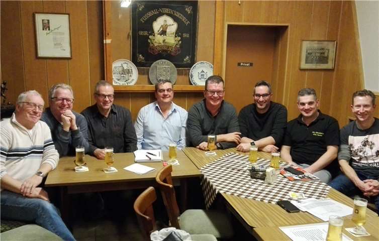 Der neue Vorstand der Alten Herren des VfL Oberbieber (v.l.): Uli Kudla, André Horstmann, Frank Bierbrauer, Albin Kohl, Jörg Hergott, Guido Schmidt, Markus Podehl und Andreas Hente. Foto: privat