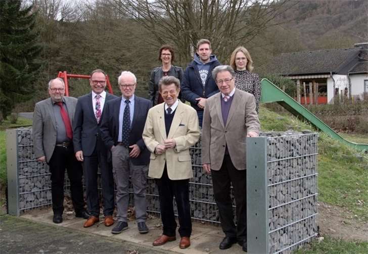 Der neue Vorstand der CDU Roßbach: vorne v.l.n.r. Jürgen Becker (stellv. Vorsitzender), Thomas Boden (Schriftführer), Heinz Klein (Vorsitzender), Peter Beiert (Beisitzer), Herbert Weingarten (Beisitzer) hinten v.l.n.r. Heike Reufels (Schatzmeisterin), Jan Hammer (Beisitzer), Kirsten Gerhards (Beisitzer).Foto: Michael Huhn