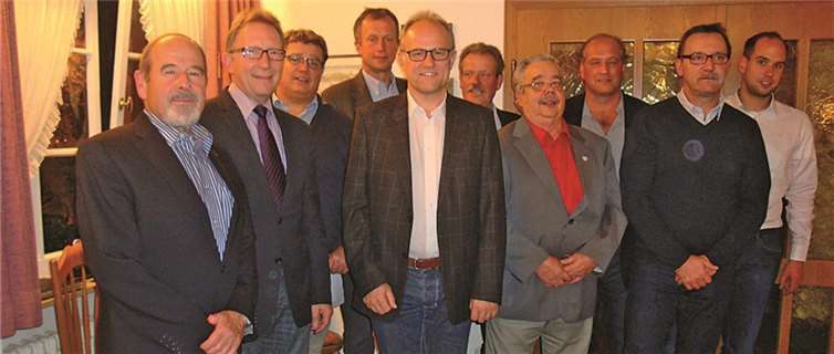 Der neue Vorstand der CDU Unkel (v.l.): Günter Küpper, Kreisvorsitzender Erwin Rüddel, MdB, Heinz-Peter Müller, Knut von Wülfing, Vorsitzender Alfons Mußhoff, Ewald Buslei, Willi Heß, Werner Zimmermann, Wilfried Euskirchen und Sascha Mülhöfer. Es fehlen Schatzmeisterin Dr. Gisela Born-Siebicke und Dieter Borgolte.  Privat