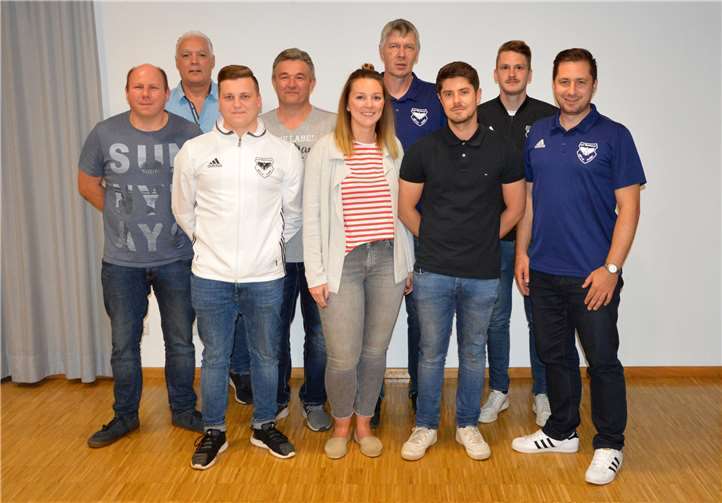 Der neue Vorstand der DJK Plaidt Fußballabteilung mit Jens Schommer, Gerd Schmitt, David Krobbach, Kurt Seurer, Laura Schröder, Ralf Auer, Tim Büchel, Dominic Kohnz und Holger Krämer. Foto: privat