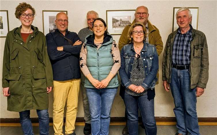 Der neue Vorstand der Dorfgemeinschaft Berg e.V.: Isabel Bittner, Marcus Hartmanns, Karl Bräuer, Eva Hermann, Petra Winnen, Oliver Luda und Hermann-Josef Hospelt, es fehlt Kerstina Warmann. Foto: privat