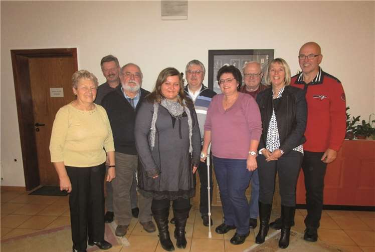 Der neue Vorstand der „Heimattreue“ (v.re.): Leo Sommer, Birthe Sommer, Otmar Schmidt, Birgit Runkel, Wolfgang Runkel, Wioletta Zimmer, Werner Wittwer, Uli Neitzert und Heidi Neitzert. privat