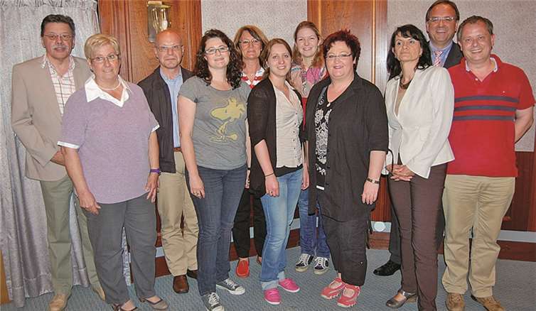 Der neue Vorstand der KG. Von links: Rolf Henzgen, Gisela Monien, Berthold Jung, Andrea Weiss, Andrea Herter, Christine Klapperich, Anne Kraus, Marion Feix, Irmgard Köhler-Regnery, Bernd Weidenbach, Markus Feix.FA