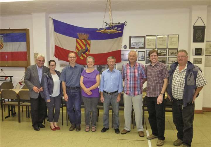 Der neue Vorstand der NABU-Gruppe Neuwied und Umgebung e. V. mit dem NABU-Landesvorsitzenden Siegfried Schuch, v.l.: Siegfried Schuch, Sabine Vollbrecht, Christian von Landwüst, Heide Bollen, Dr. Johannes Leonhard, Detlef Wischnat, Stefan Kolling, Thomas Kurz. NABU