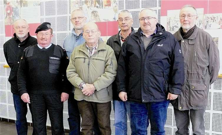 Der neue Vorstand der Offiziersgemeinschaft Ahrtal (v. l.) Eckhard Voss, Peter Dernbach, Udo Lück, Hans-Joachim Eichbaum, Hans-Dieter Meier, Franz-Xaver Betz und Karl-Heinz Carle. privat