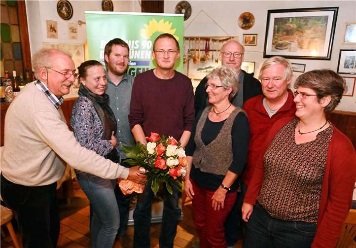 Der neue Vorstand der Remagener Grünen: (v.li.) Frank Bliss, Stefani Jürries, Harm Sönksen, Marc Strehler, Karin Keelan, Heinz-Peter Bauer, Volker Thehos, Iris Loosen.ab