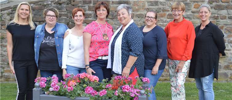 Der neue Vorstand der Remagener Möhnen (v. l.): Sabine Rietz, Simone Grabsch, Tina Möcking, Obermöhn Ulla Fuchs, Vize-Obermöhn Bruni Hermes, Melanie Beyer, Monika Gräfe-Trageser und Esther Schneider. Fotos: AB