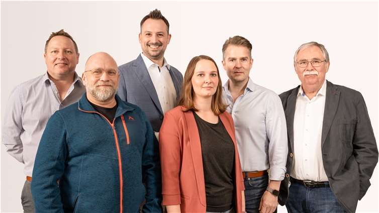 Der neue Vorstand der Sinziger Liberalen (v.l.) Dietmar Reimsbach, Hagen Hoppe, Martin Thormann, Lucie Grafe, Stefan Wisskirchen und Volker Thormann.  Foto: Hagen Hoppe