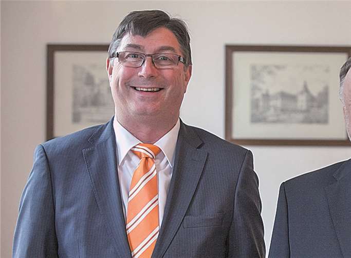 Der neue Vorstand der Volksbank Wachtberg Bruno Lehnen (r.) leitet an der Seite von Josef Honnef (l.) das genossenschaftliche Kreditinstitut.Jost