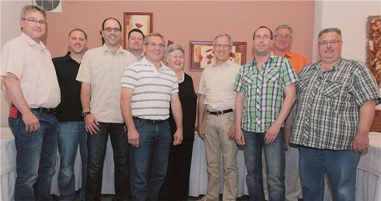 Der neue Vorstand des CDU Urmitz (v.l.n.r.): Peter Wagner, Michael Reif, Ralf Schüller, Schriftführer Stefan Schomisch, Vorsitzender Joachim Hommer, Marion Mertens, MdL Josef Dötsch, stellv. Vorsitzender Ingo Oster, Kassierer Werner Hoffend, Ingo Ehlich.privat