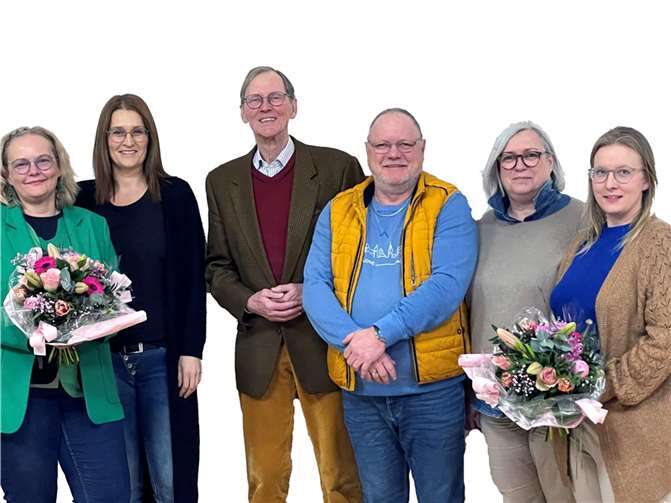 Der neue Vorstand des CHORcolores (v.l.). Marion Fuhrmann, Katja Pung, Leo E. Kröll, Michael Münnich, Anne Becker und Chorleiterin Maria Gail.  Foto: privat