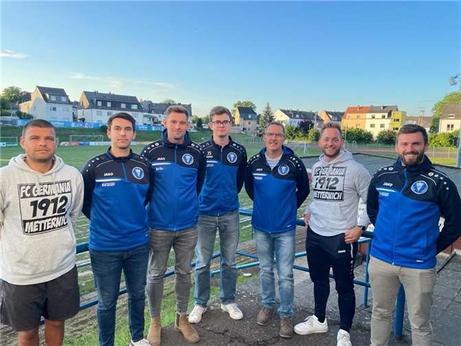 Der neue Vorstand des FC Germania Metternich: v.li. Mehmet Zorlu, Dennis Stieffenhofer, Patrick Heyer, Jonathan Sieben, Günter Heidger, Jan Caspari und Kevin Cholewa. Foto: Jonas Bähr