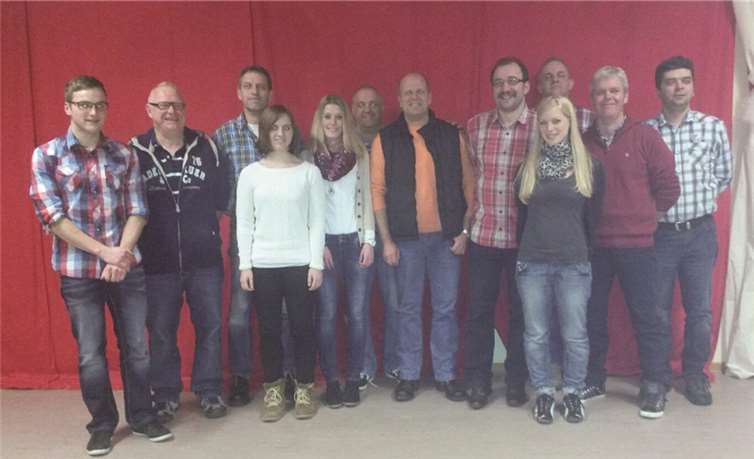 Der neue Vorstand des FC Hausten-Morswiesen (von links): David Münk, Karsten Drescher, Horst Kaul, Franziska Bohr, Anne Fuchshofen, Rainer Bohr, Michael Hinz, Norbert Klapperich, Nicole Bell (vorn), Andreas Rostek (hinten), Bernd Kaul und Arno Klapperich.privat