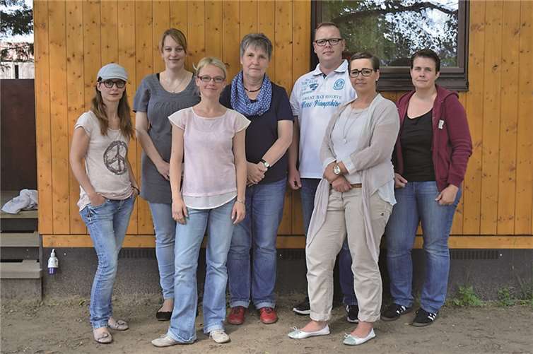 Der neue Vorstand des Förderverein Sterntaler e.V., von links: Tünde Menge, Katrin Adenauer, Melanie Allekotte, Käthemie Dung, Dirk Weiske, Mandy Morsbach und Miriam Grefrath. Es fehlt die Zahlenfee des Fördervereins, Daniela Reich. privat