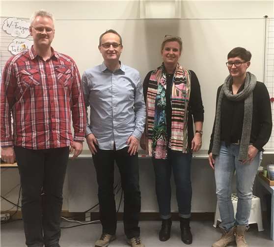 Der neue Vorstand des Fördervereins der Grundschule Nickenich (von links): Beisitzer Patrick Voidel, Udo Lohner (Vorsitzender), Schulleiterin Kerstin Fuchs und Michaela Süß (Kassiererin). Auf dem Foto fehlen Gregor Biegel (Zweiter Vorsitzender) und Beisitzer Marco Boos.privat
