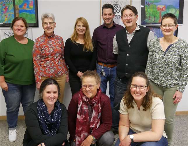 Der neue Vorstand des Fördervereins des MGL (von links hinten) Carin Lebenstedt, Ulrike Weiß, Sonja, Kosch, Ralf Weißenfels, Thomas Schmacke, Annette Förster, (von links vorne) Claudia Zorn, Ingrid Borgmann, Kathrin Born. Auf dem Bild fehlen Stefanie Thieme und die Kassenprüfer.  Foto: privat