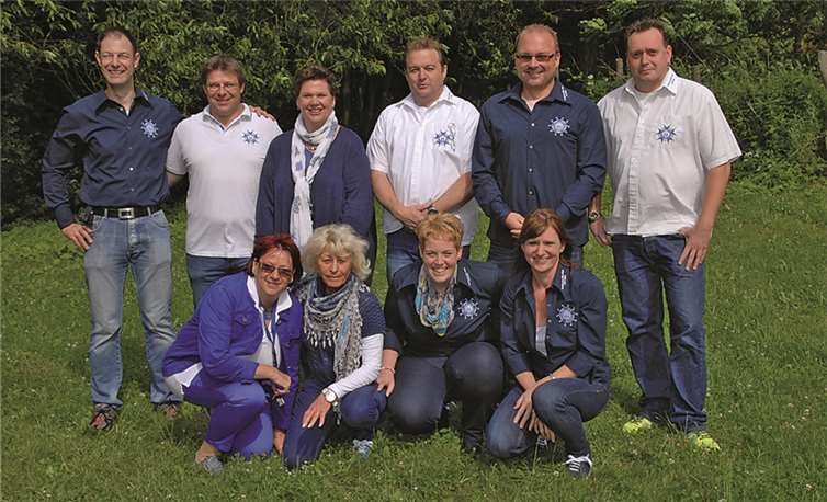 Der neue Vorstand des Funkencorps – obere Reihe (v. l.): Thomas Balasus, Andreas Willscheid, Roswitha Brockhaus, Thilo Henze, Bernd Rechmann, und Ronny Fleischer. Untere Reihe (v. l.): Marita Schmitt, Margret Paus, Uta Pörzgen und Andrea Henze. Es fehlt Roland Thees. privat
