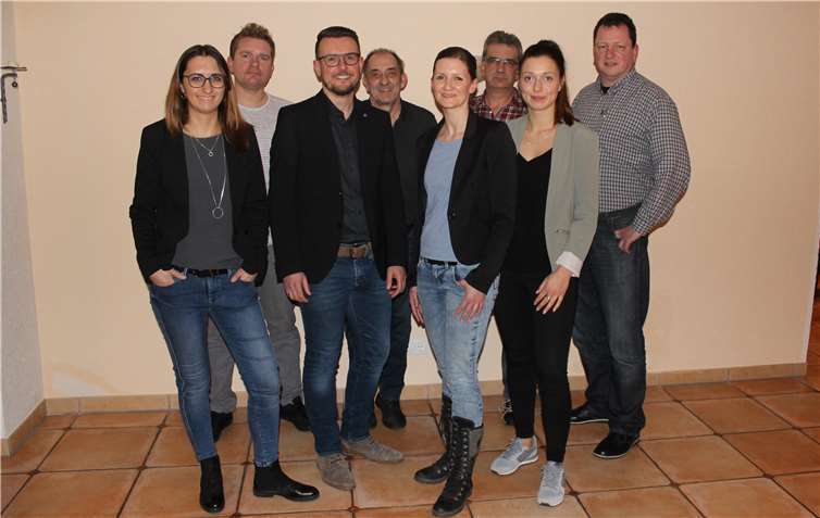 Der neue Vorstand des Gewerbevereins (v.l.): Mona Hermann-Müller, Marcus Schöneberg, Tom Kleinmann, Otto Schlich, Daniela Schlich, Reiner Bachenberg, Lara Baumung, Klaus-Peter Hennig.  privat