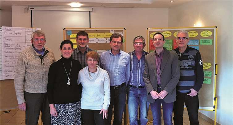 Der neue Vorstand des KJR Swisttal, (v.l.) Lothar Berbuir, Inge Kreb-Kiwitt, Karl-Heinz Müller, Petra Karst, Wolfgang Meier, Hans-Mich Schugt, Michael Schleupner, Helge Fiedler; es fehlt Ingrid Contempree. Privat