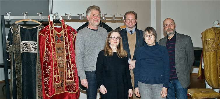 Der neue Vorstand des Kirchenbauvereins wurde gewählt. Zwei Positionen wurden dabei in Abwesenheit wiedergewählt.-RÜ-