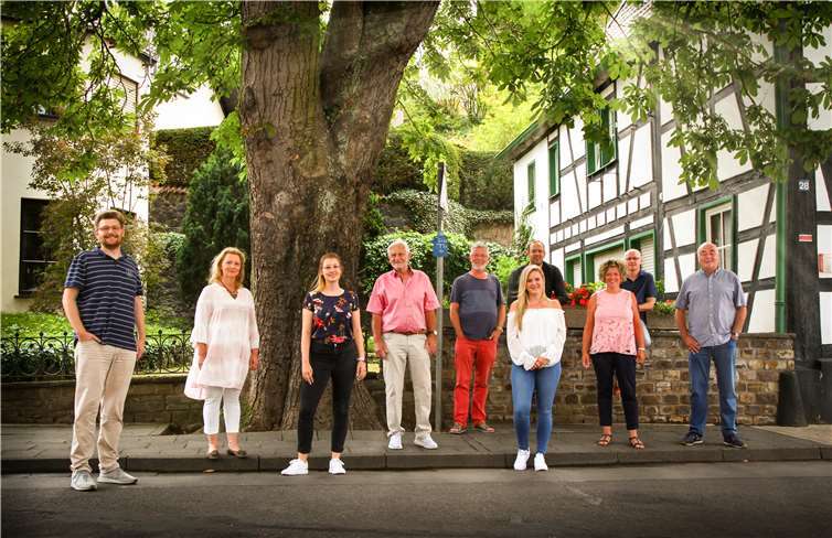 Der neue Vorstand des Leubsdorfer CDU Ortsverbands (v.l.): Michael Stümper, Astrid Honnef, Kassiererin Corinna Pertzborn, Ortsbürgermeister Achim Pohlen, Beigeordner Wolfgang Walter, Caro Schmitz, Vorsitzender Daniel Blumenthal, Schriftführerin Carina Schneider, Vorsitzender Stefan Haardt, Achim Nonnen. Es fehlen der Beigeordneter Heiko Glätzner und Raphael Schwarz. Foto: privat