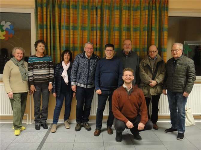 Der neue Vorstand des MGV Stromberg (v.li.): Christel Kleudgen, Rita Thesing, Conny Theis-Kuhl, Hermann Thesing, Hans-Peter Kuhl, Paul Möllney, Jens Thesing, Markus Kleudgen, Uli Schöneberg Foto: MGV Stromberg