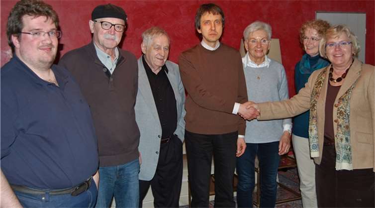 Der neue Vorstand des Museums-Vereins mit der gratulierenden Stadtbürgermeisterin (v.l.): Dirk Winkelmann, Walter Buhr, Waldi Fabritius, Andreas Windscheif, Dagmar Wagner, Hilla Armitter, Gabriele Hermann-Lersch. FA