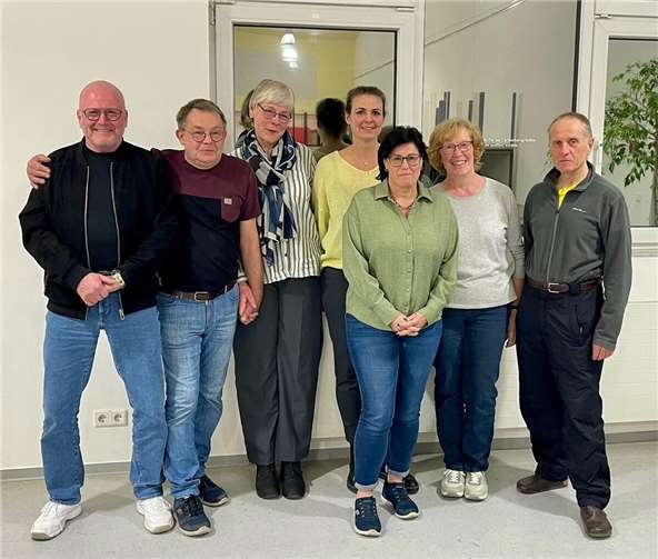 Der neue Vorstand des Rheinbreitbacher Bürgervereins: Norbert Buchbender (Beisitzer), Klaus Dobbelog (Schriftführer), Heike Dobbelog (Stellvertretende Vorsitzende), Jasmin Couppeneur (Vorsitzende), Birgit Piela (Kassiererin), Gerda Wensing (Beisitzende) und Heiner Linder (Stellvertretender Kassierer).Foto: Lenka Voussem/Bürgerverein Rheinbreitbach