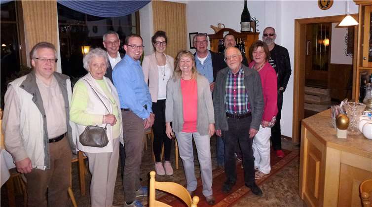 Der neue Vorstand des SPD-Ortsvereins Adenau (von links): Dr. Volker Reppke, Hannelore Reppke, Volker Weiß, Jörn Kampmann, Sandra Bell, Erika Rebatschek, Frank Wisniewski, Detlef Staack, Helmut Nagelschmidt, Christina Müller-Lettau und Hans-Dieter Kyrion.privat